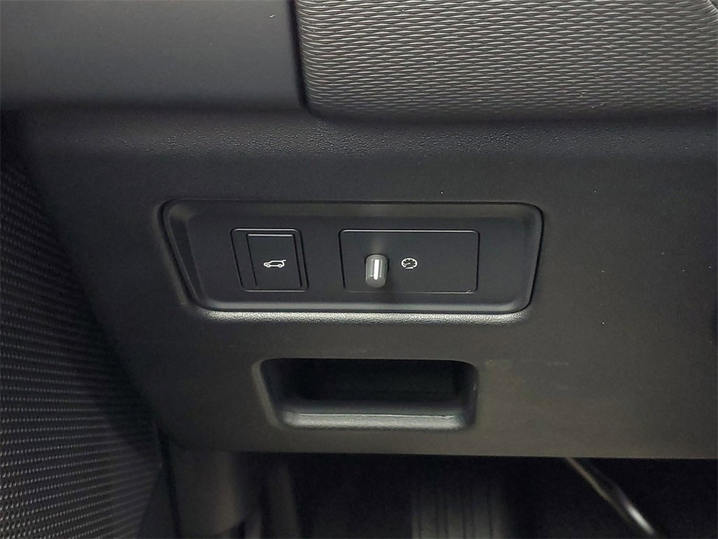 New 2025 Land Rover Discovery Dynamic SE image 15