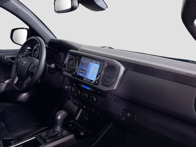 Used 2022 Toyota Tacoma TRD Sport w/ TRD Premium Sport Package AWD/4WD image 31