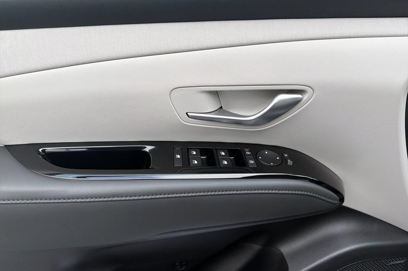 Certified 2025 Hyundai Tucson Limited AWD/4WD image 14