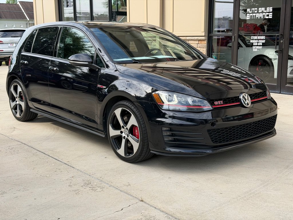 Used 2017 Volkswagen GTI SE FWD image 3