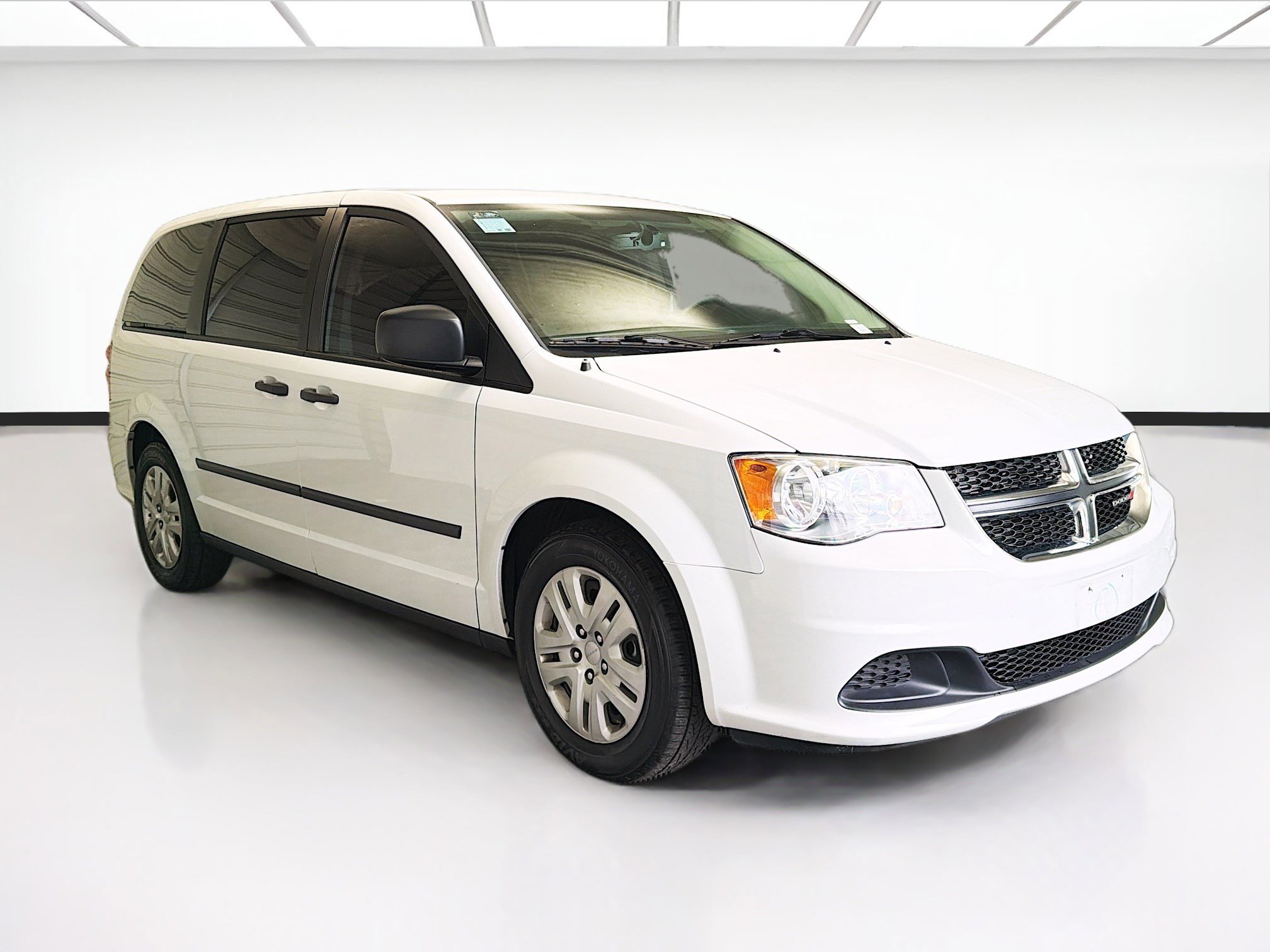 Used 2016 Dodge Grand Caravan American Value Package w/ UConnect Hands-Free Group image 3