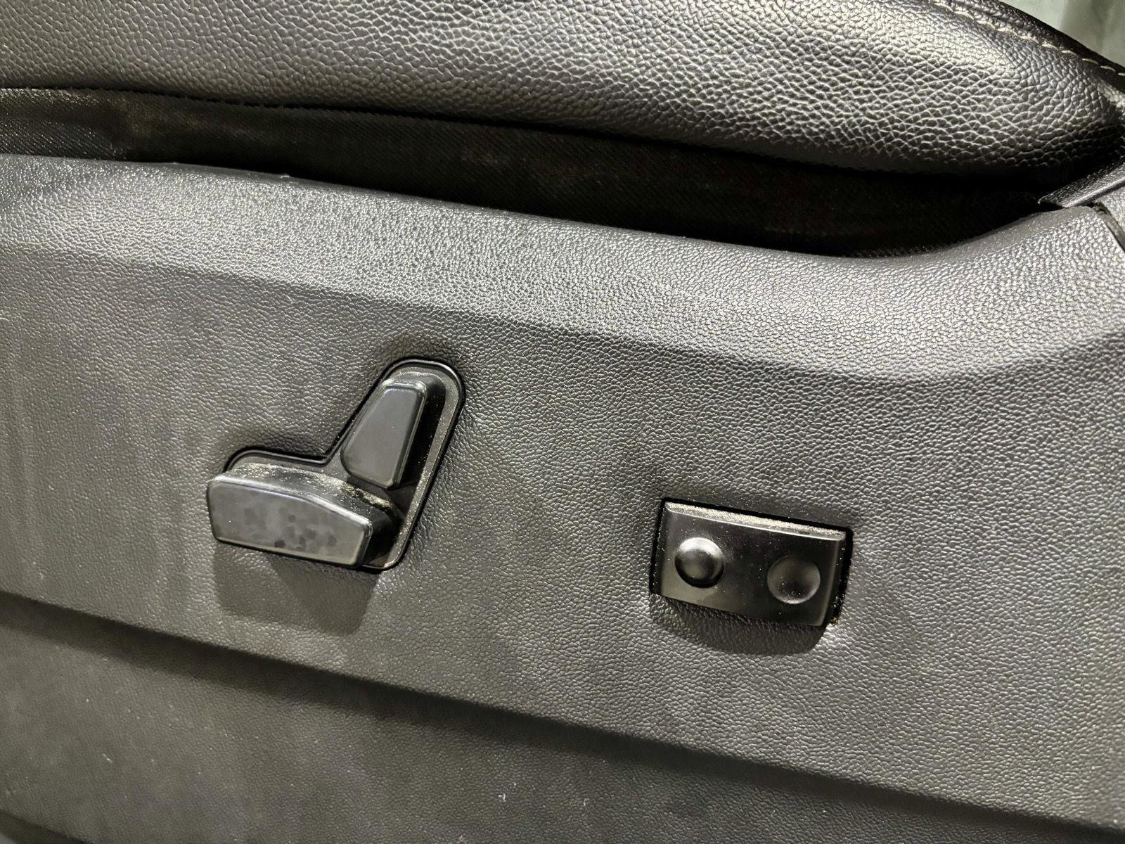 Used 2019 Dodge Grand Caravan SXT image 17