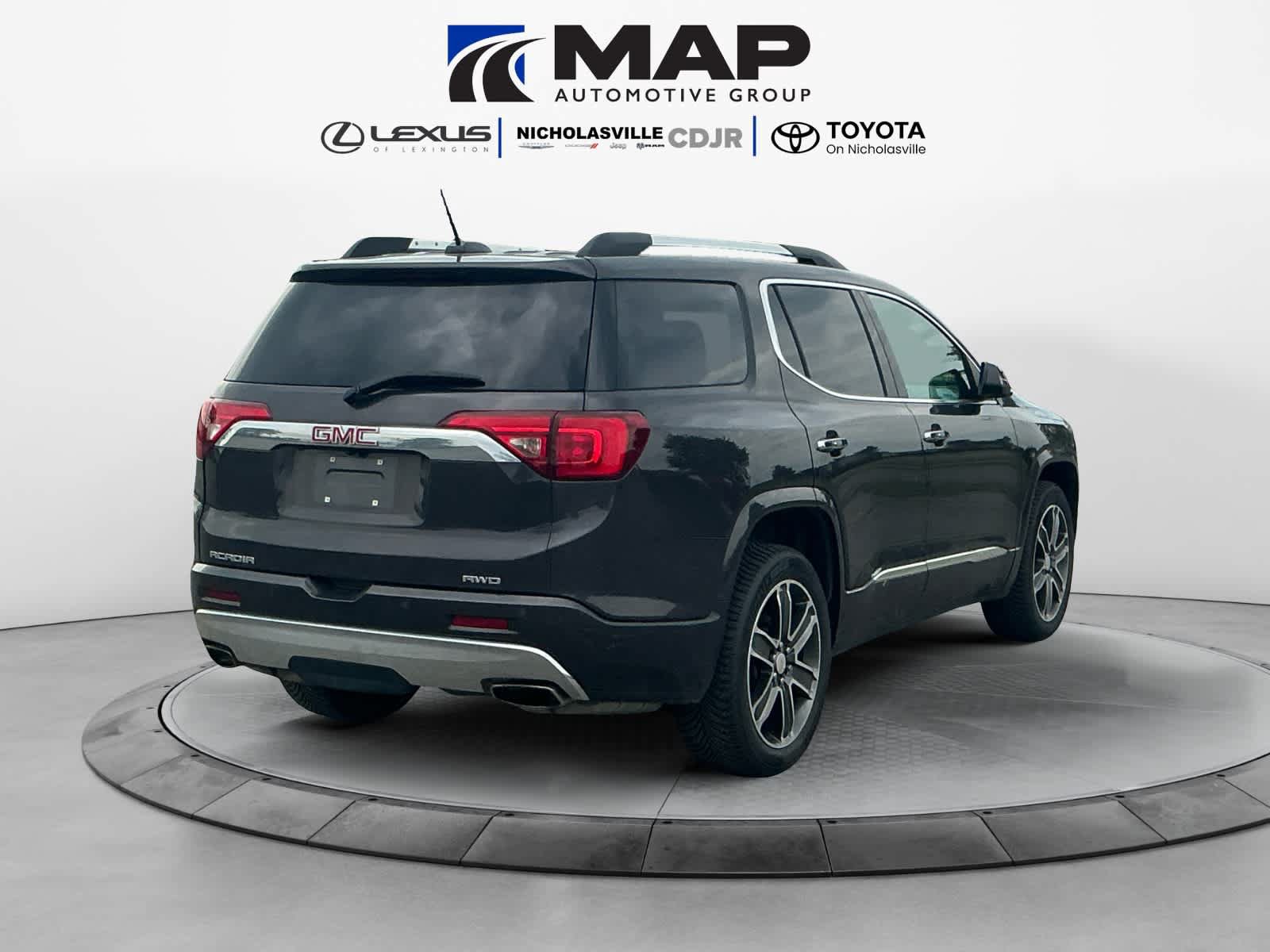 Used 2018 GMC Acadia Denali w/ Technology Package AWD/4WD image 5