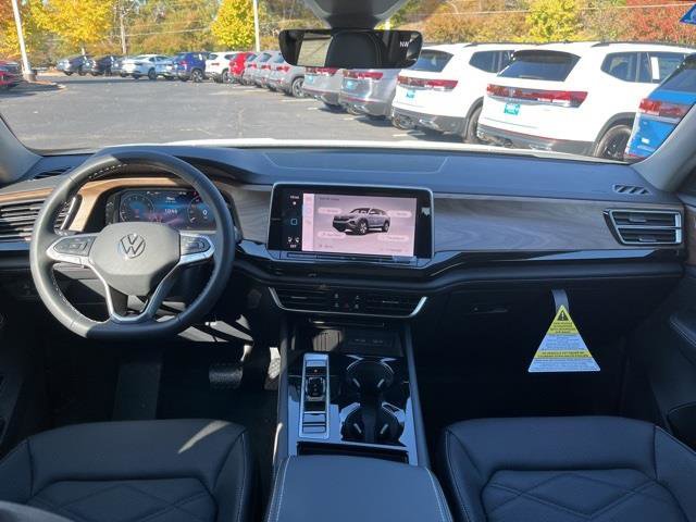 Used 2025 Volkswagen Atlas SE w/ Panoramic Sunroof Package image 29