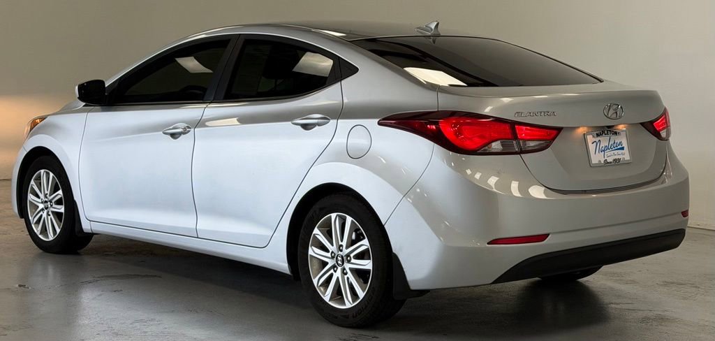 Used 2015 Hyundai Elantra SE w/ Option Group 02 FWD image 4