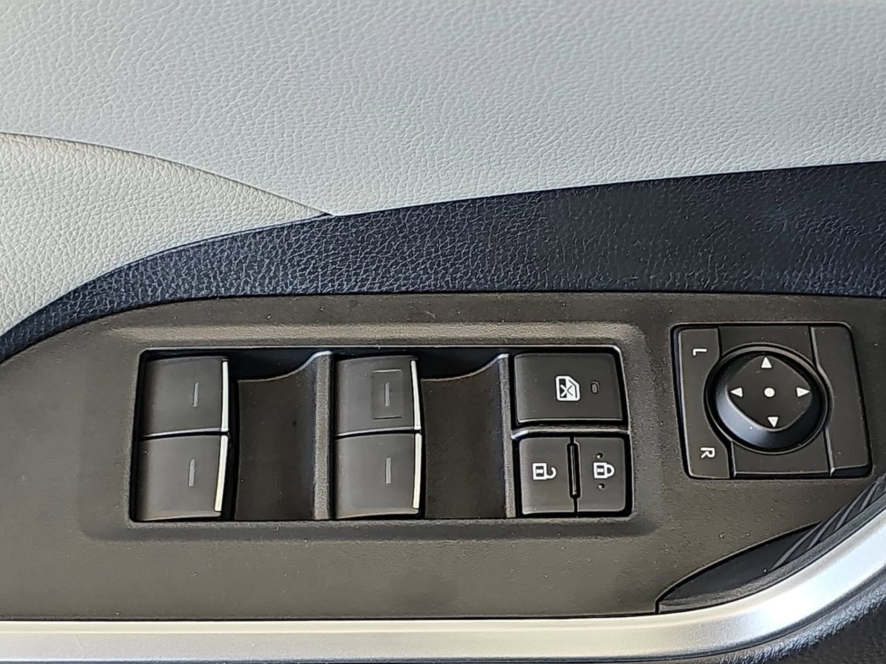 Used 2025 Toyota RAV4 XLE w/ Weather Package image 31