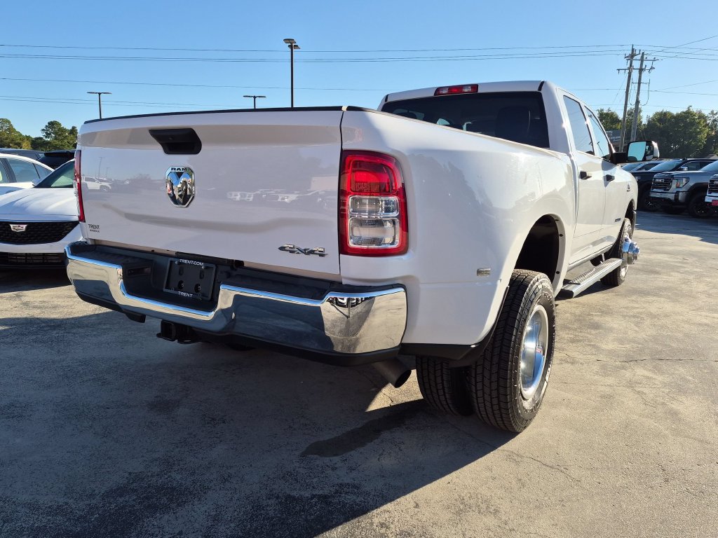 Used 2020 RAM 3500 Tradesman w/ Chrome Appearance Group AWD/4WD image 4