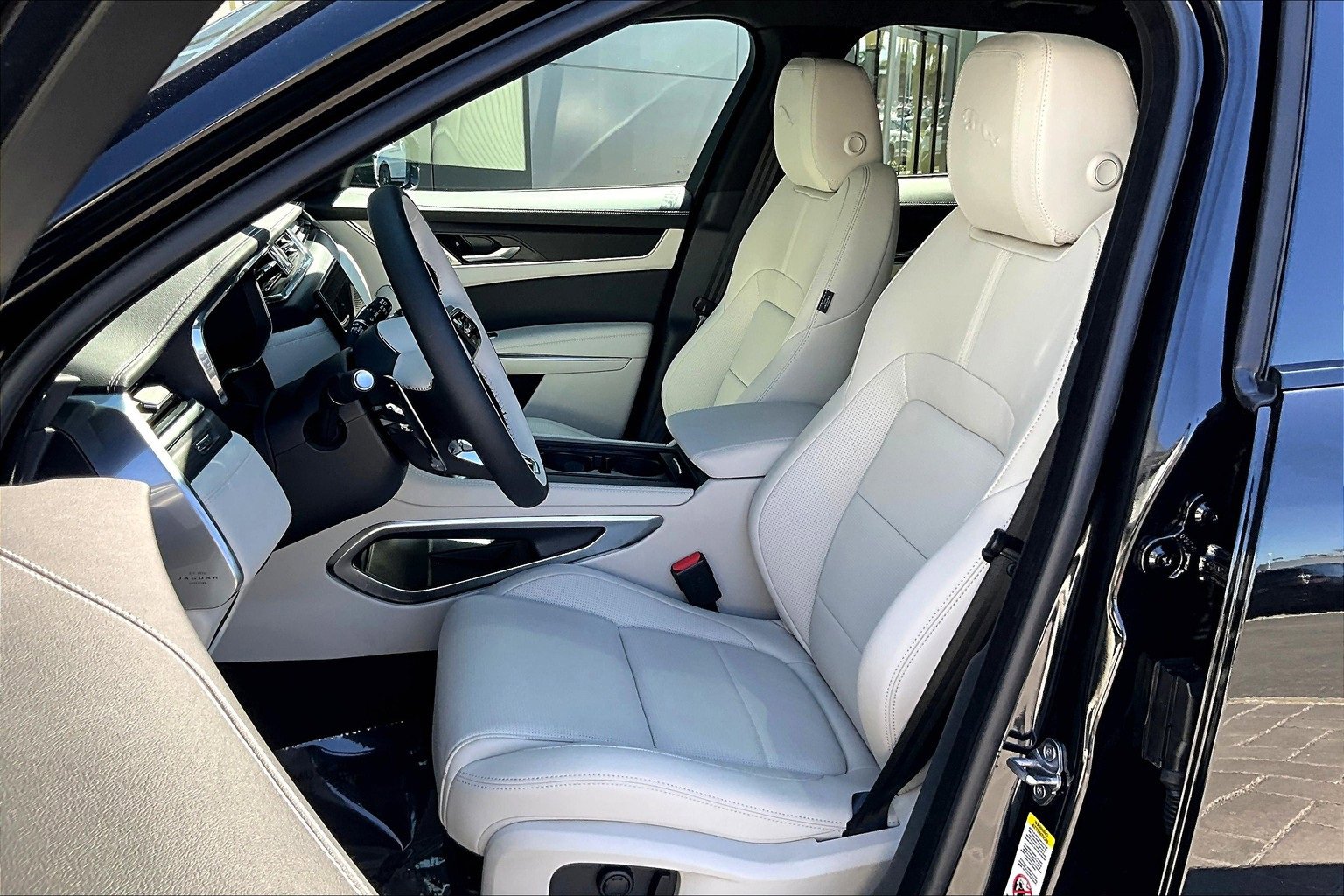 New 2026 Jaguar F-PACE R-Dynamic S image 9