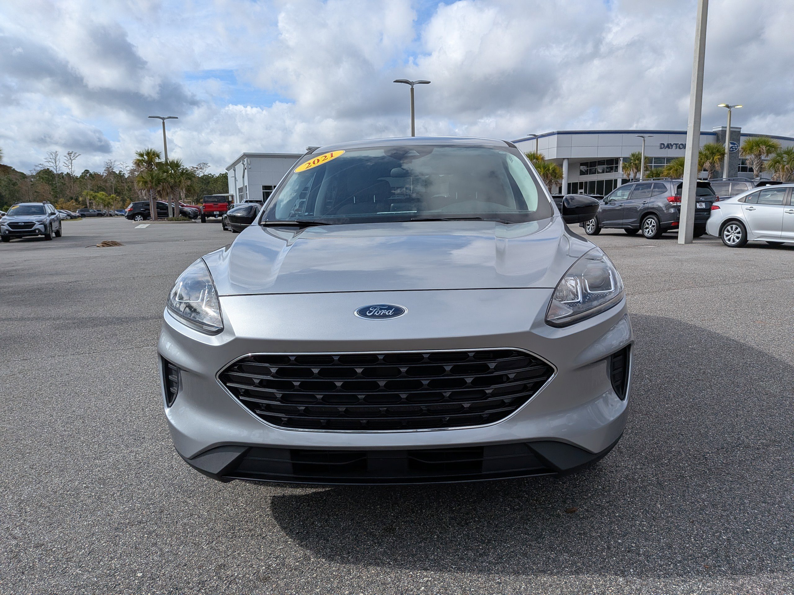 Used 2021 Ford Escape SE w/ SE Sport Appearance Package image 8