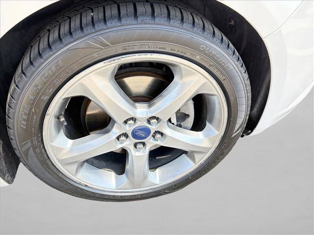 Used 2015 Ford Fusion SE w/ Equipment Group 201A FWD image 17