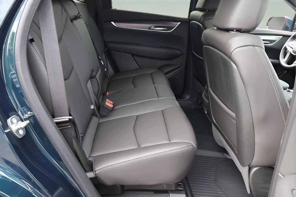 New 2026 Cadillac XT5 Luxury w/ LPO, ONYX Package FWD image 17