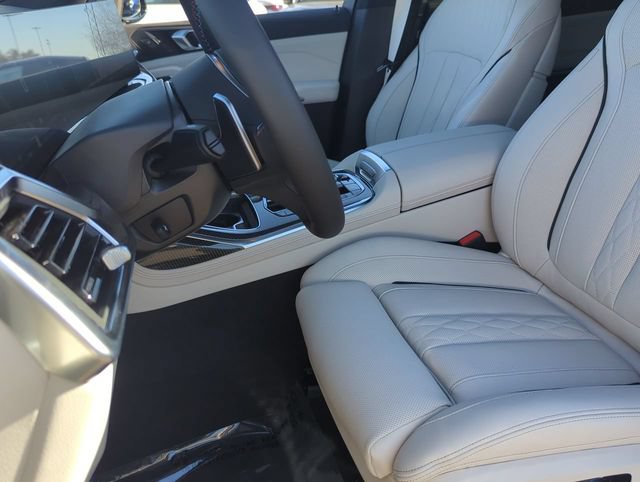 Used 2026 BMW X7 M60i AWD/4WD image 17