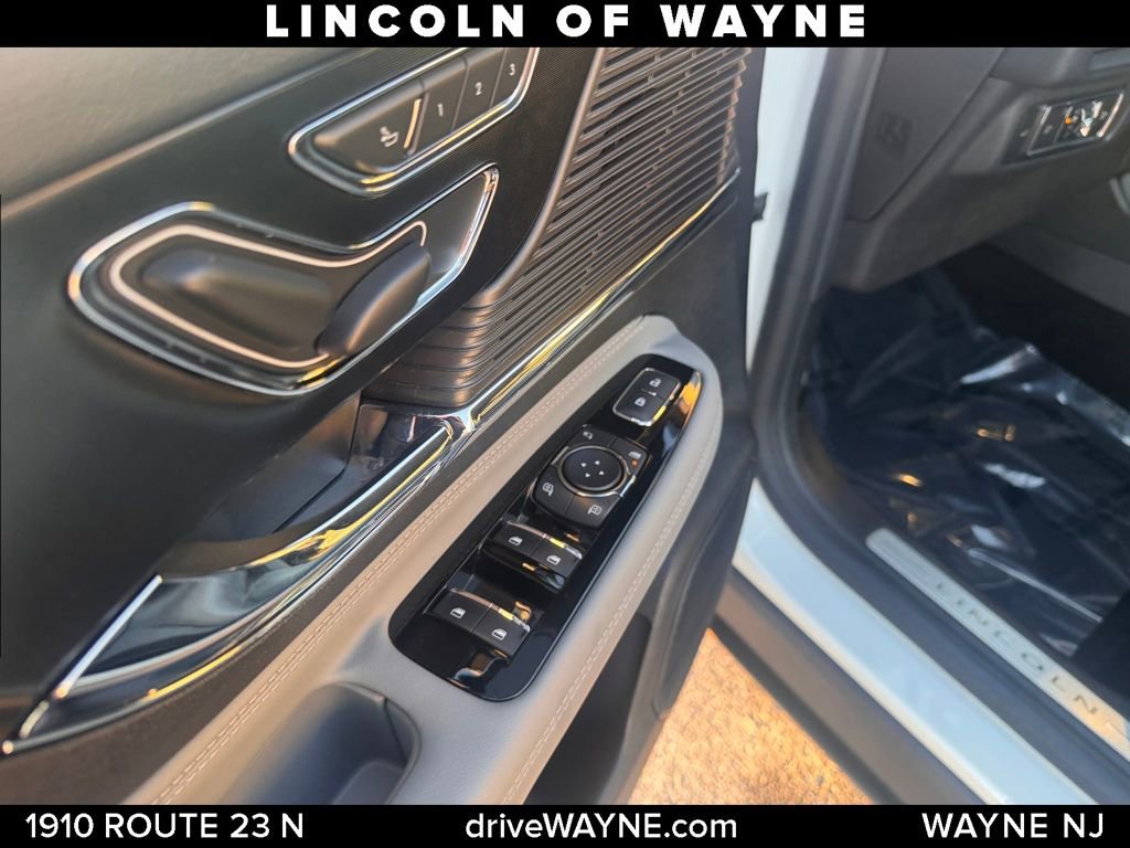 Certified 2022 Lincoln Corsair AWD w/ Equipment Group 101A image 14