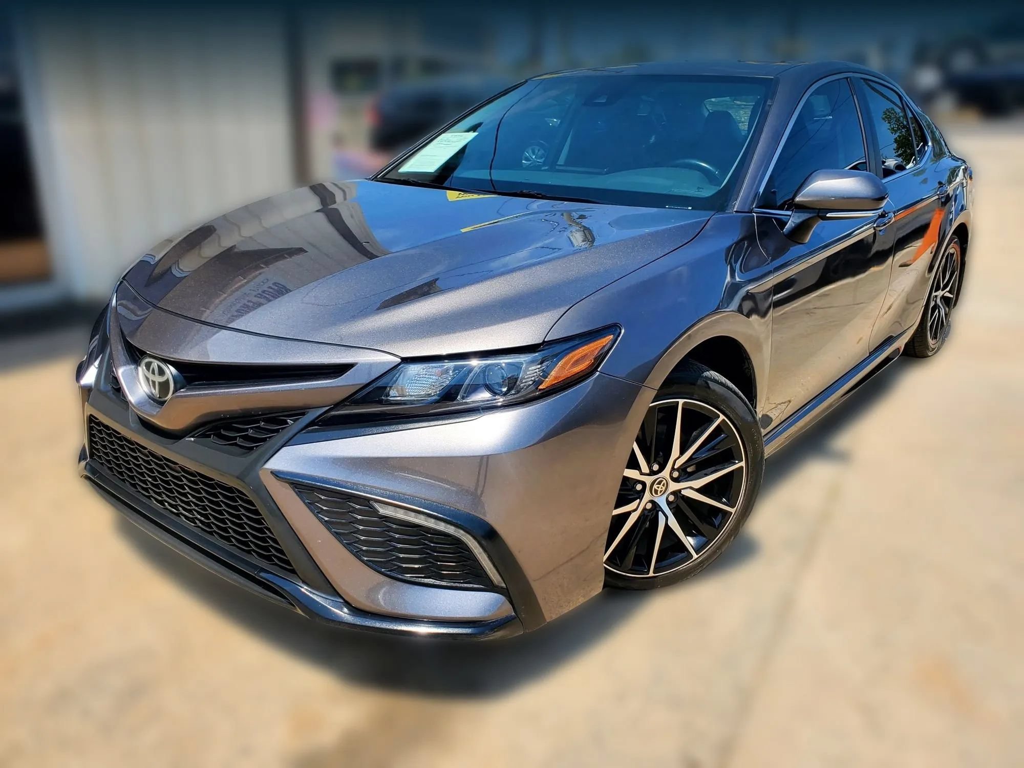 Used 2022 Toyota Camry SE FWD image 6