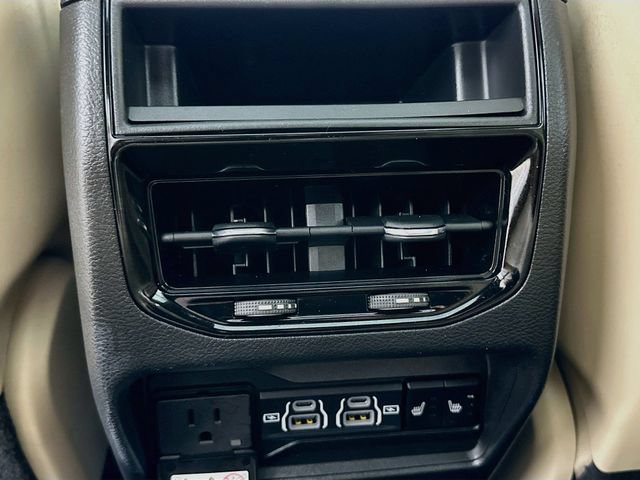 Used 2023 Jeep Grand Cherokee Limited w/ Black Appearance Package AWD/4WD image 31