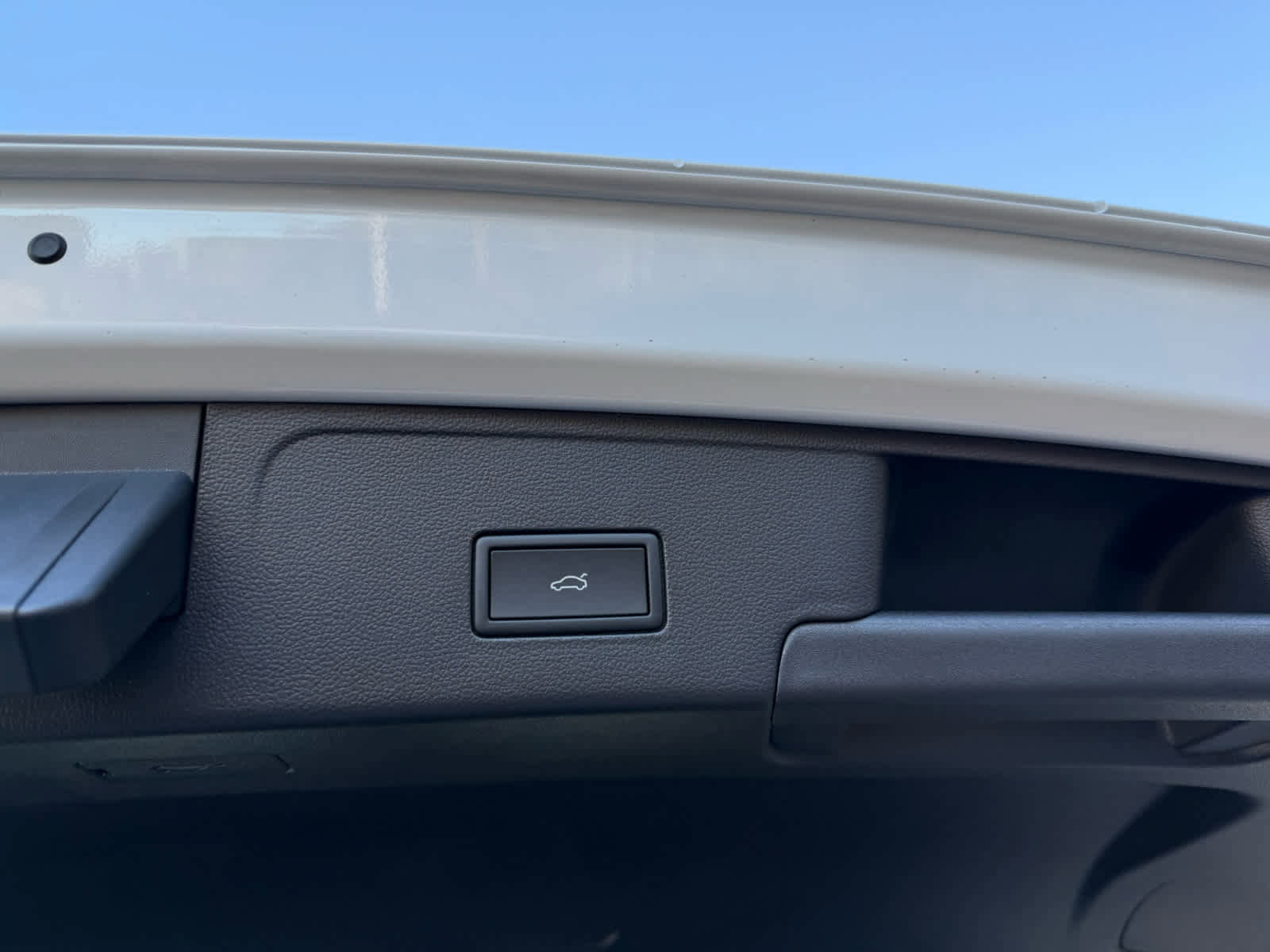 New 2026 Volkswagen Atlas Cross Sport SEL R-Line image 14