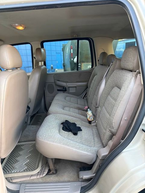 Used 2004 Ford Explorer XLS RWD image 8