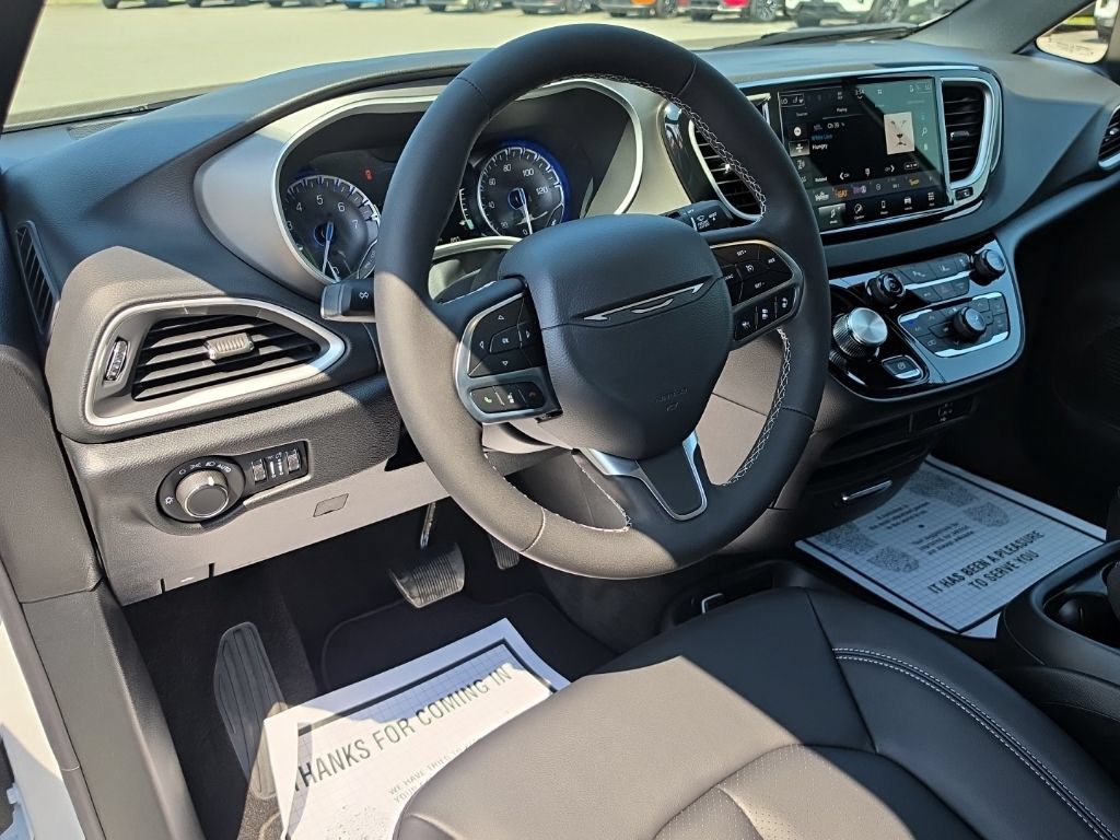 New 2027 Chrysler Pacifica LX FWD image 14
