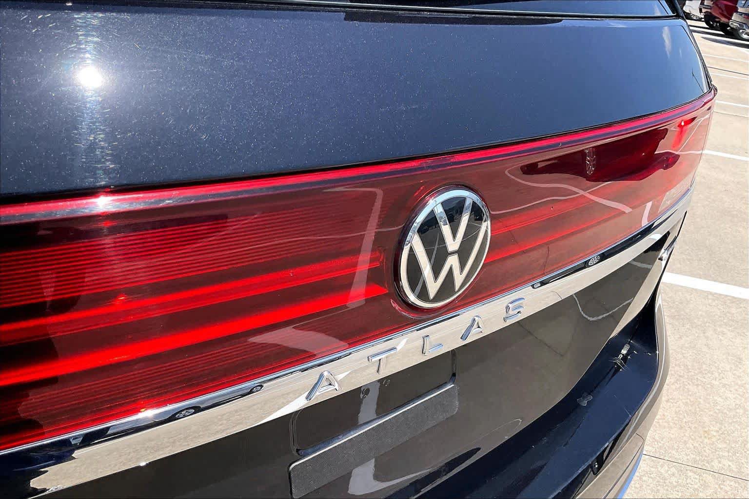 Used 2025 Volkswagen Atlas SE AWD/4WD image 30