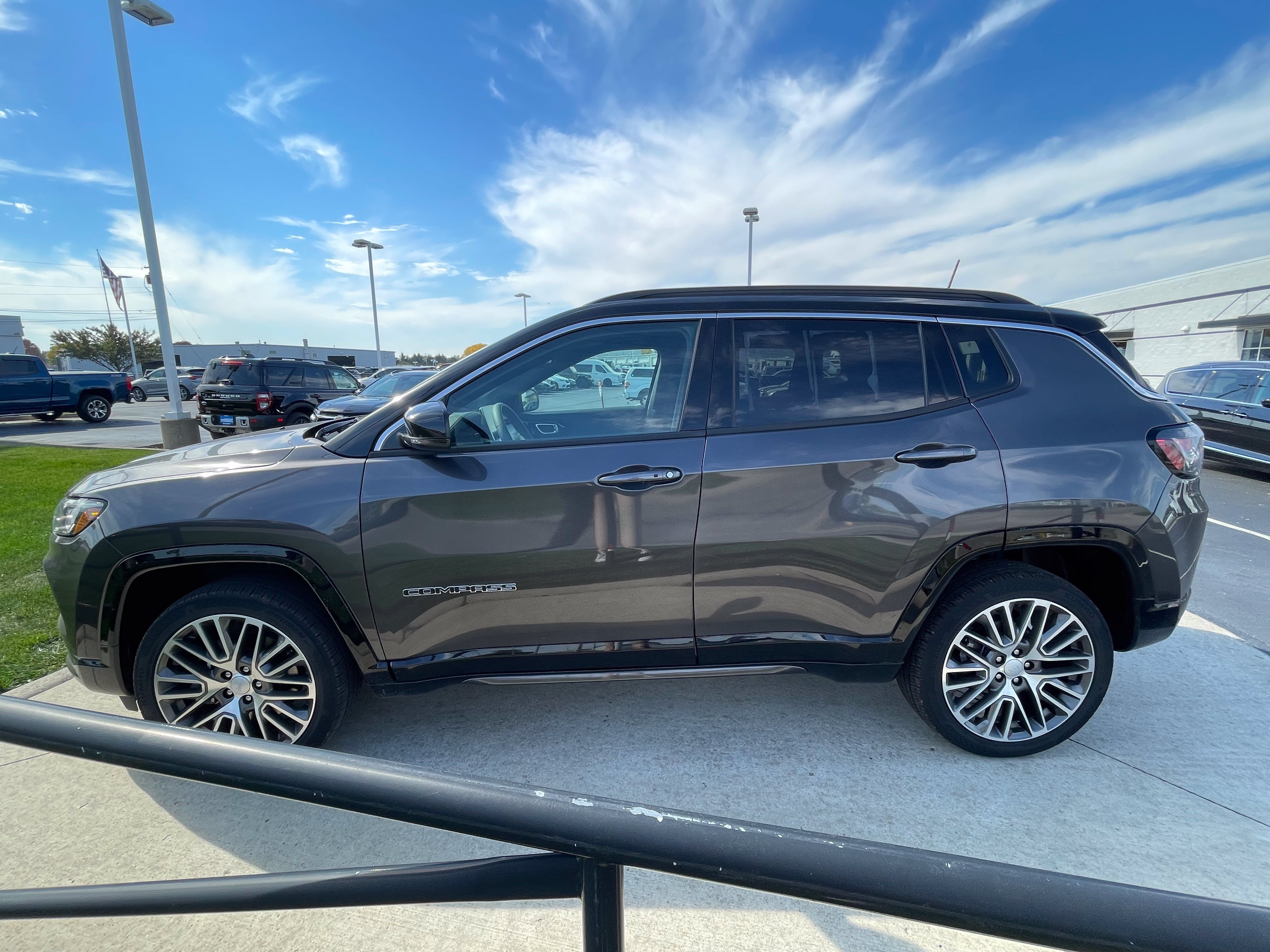 Used 2024 Jeep Compass Limited w/ Elite Group AWD/4WD image 5