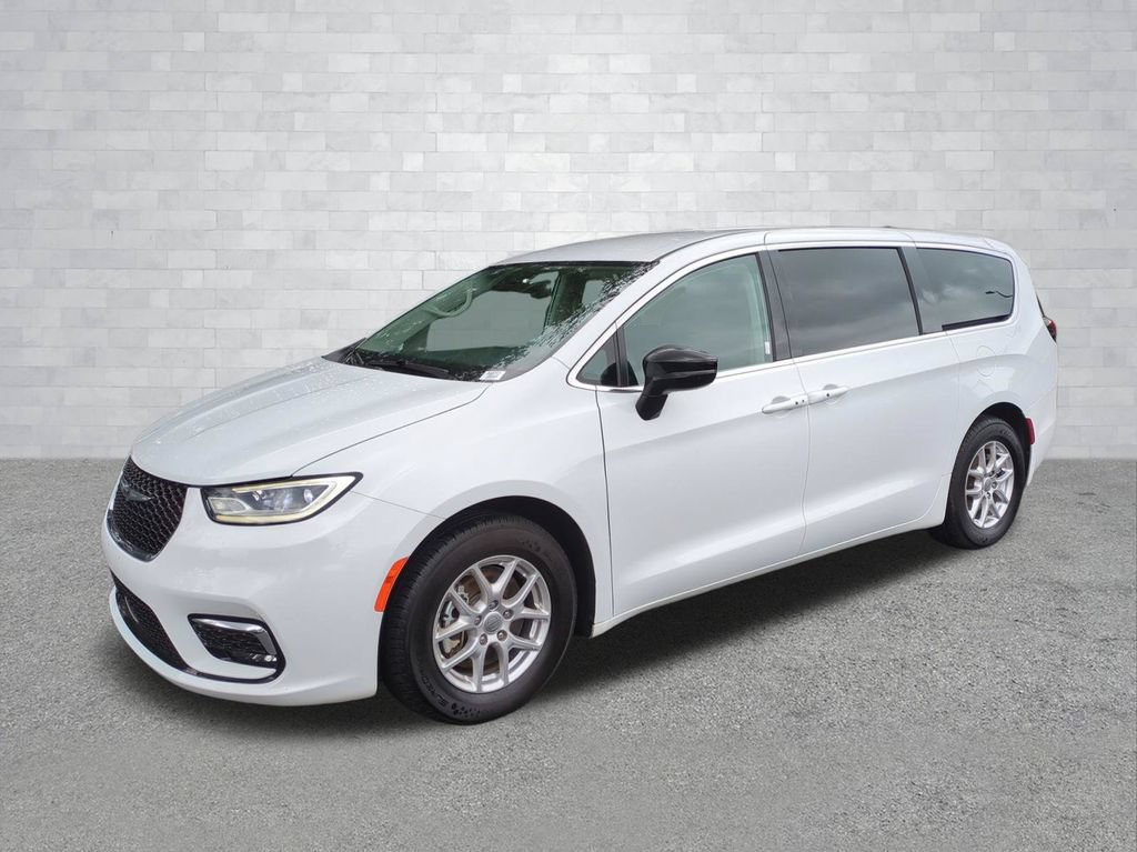 Used 2024 Chrysler Pacifica Touring-L FWD image 9