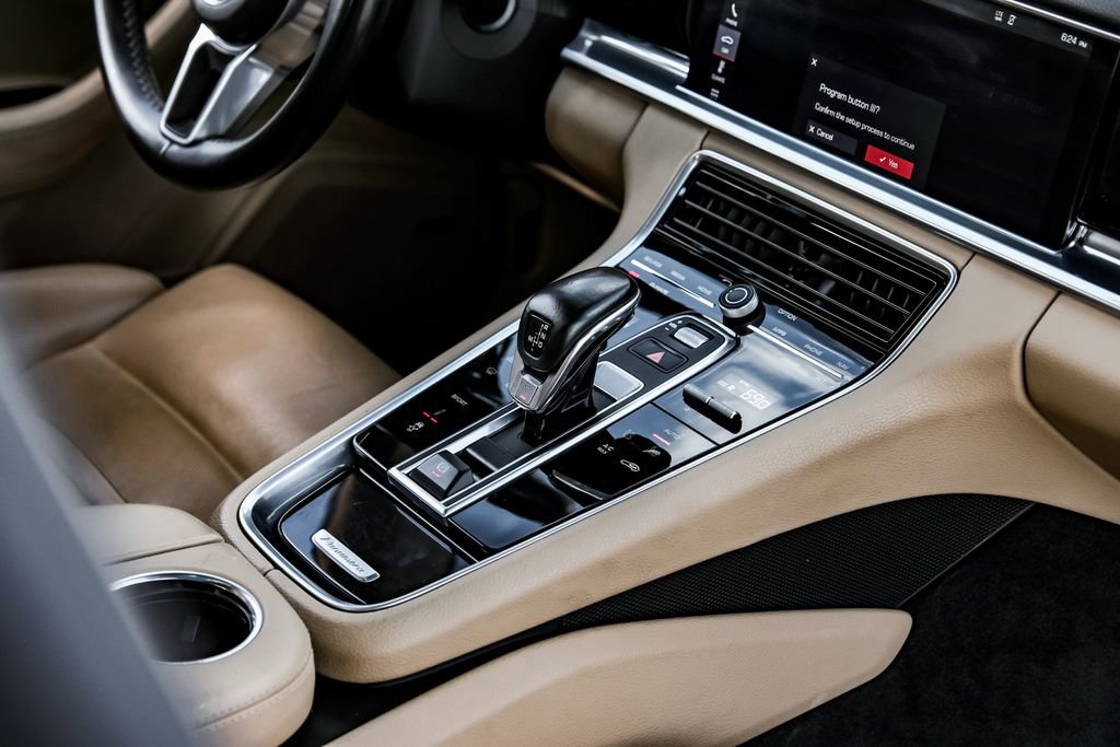 Used 2018 Porsche Panamera 4 image 22