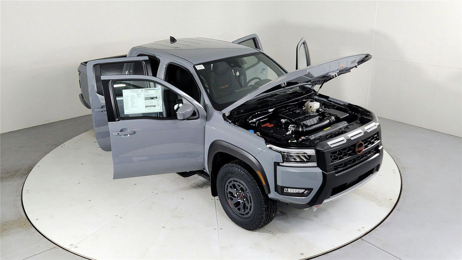 Used 2025 Nissan Frontier PRO-4X image 21