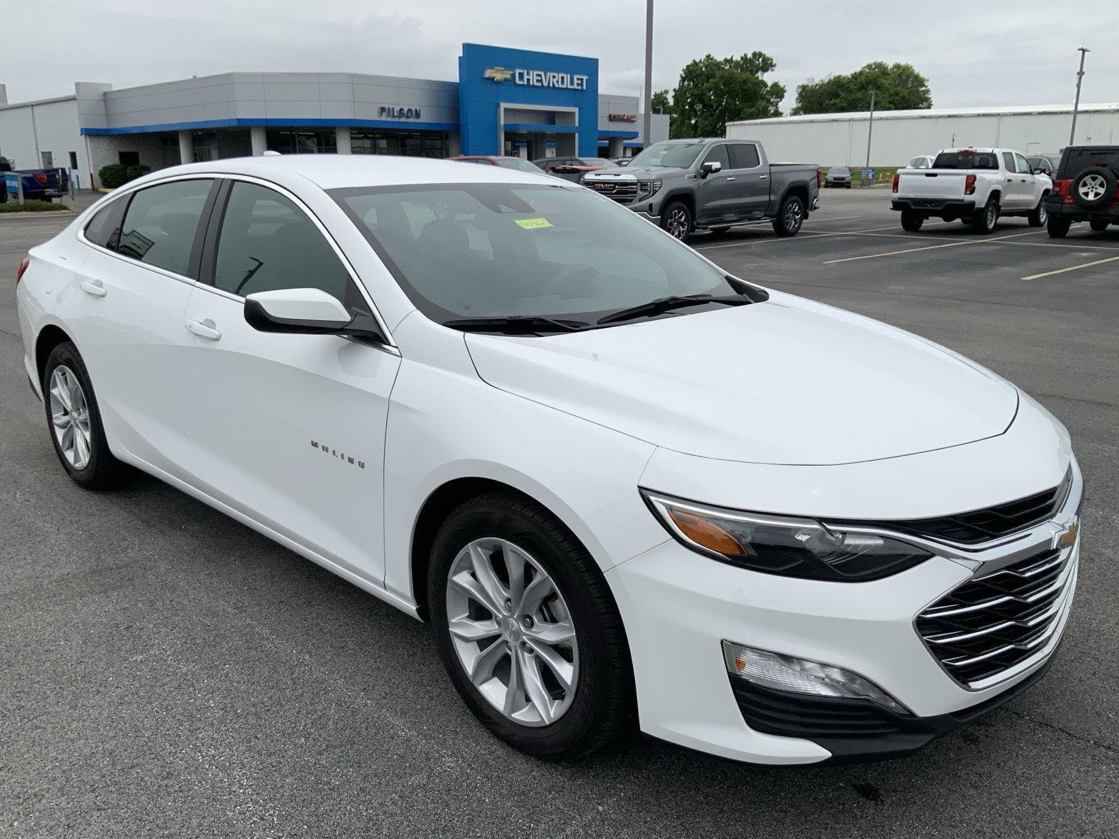 Used 2024 Chevrolet Malibu LT FWD image 2
