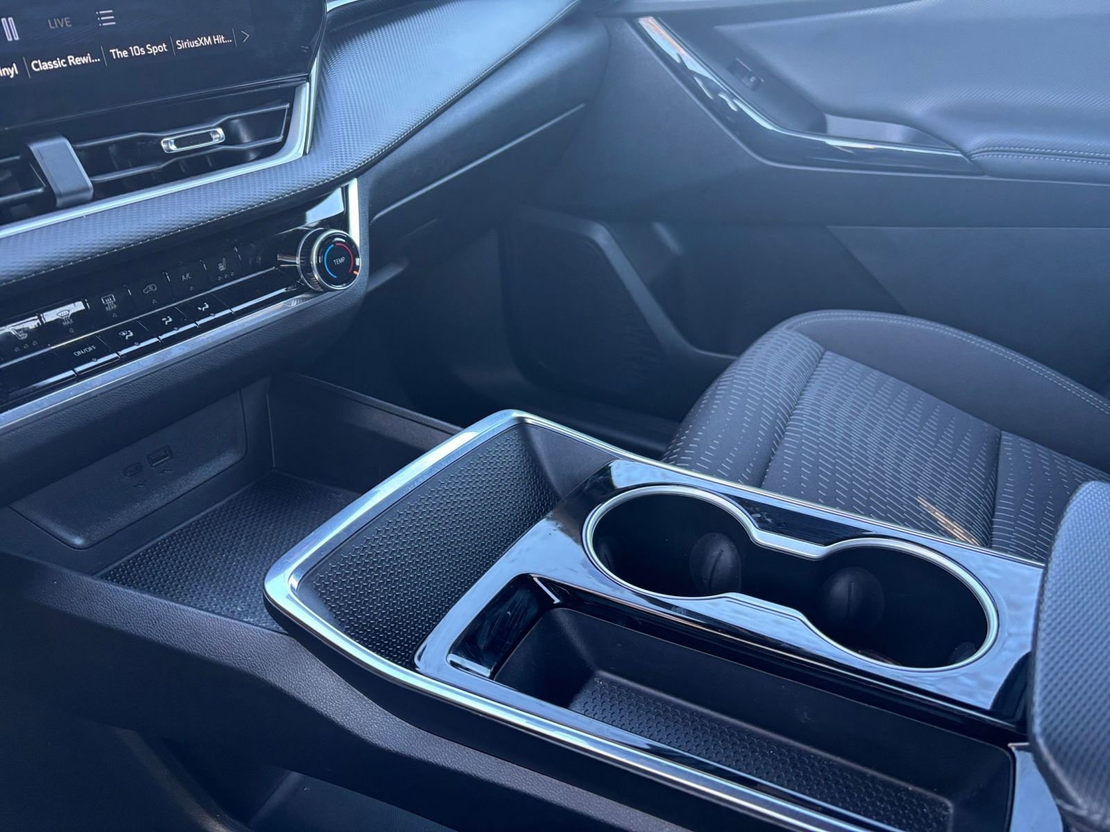 Used 2025 Chevrolet Equinox LT image 41