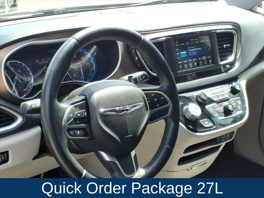 Used 2018 Chrysler Pacifica Touring-L FWD image 2