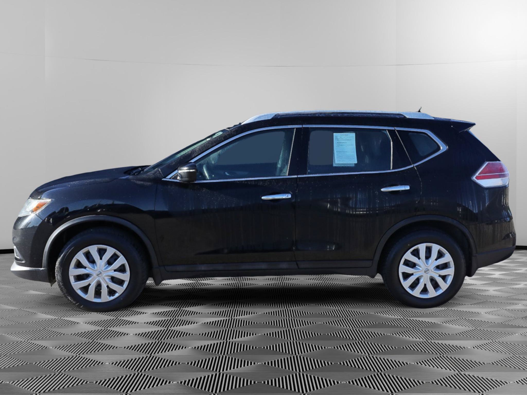 Used 2016 Nissan Rogue S FWD image 3