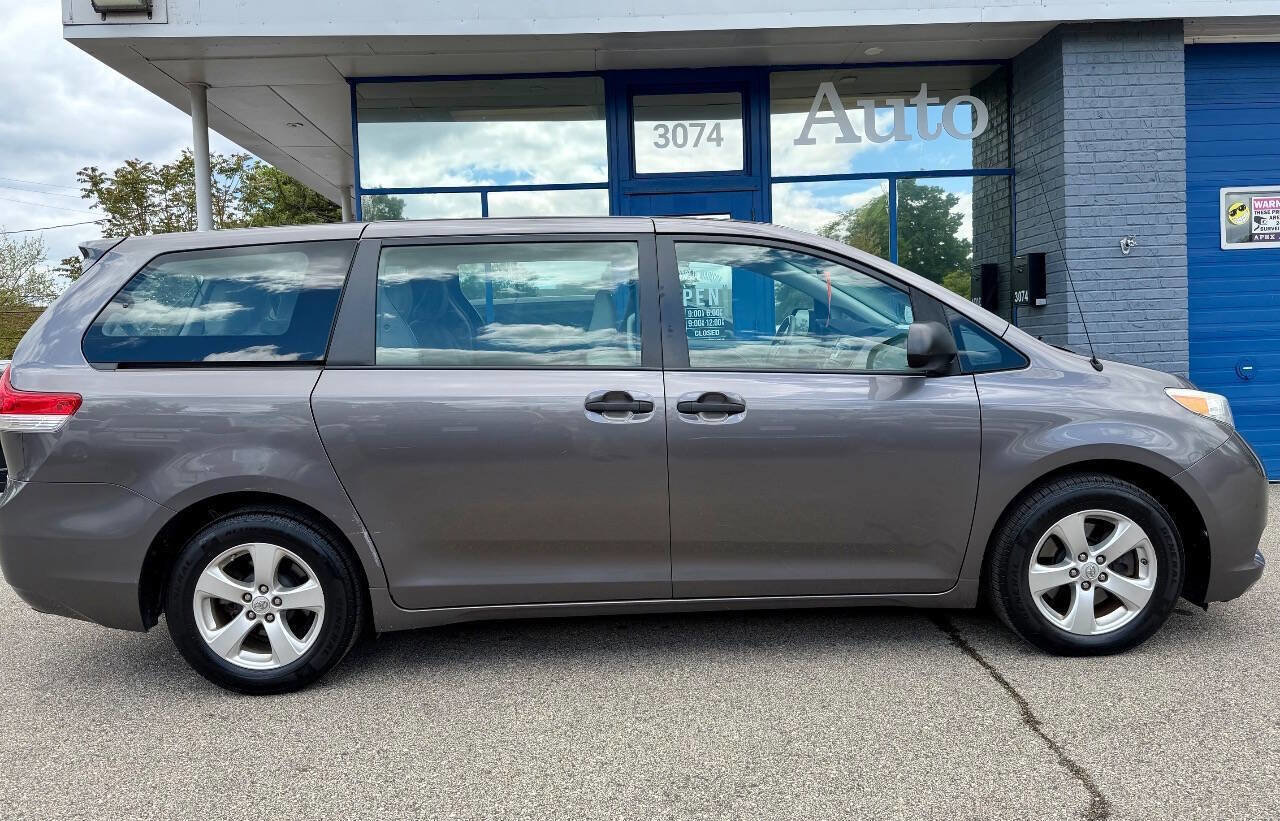 Used 2014 Toyota Sienna L FWD image 2