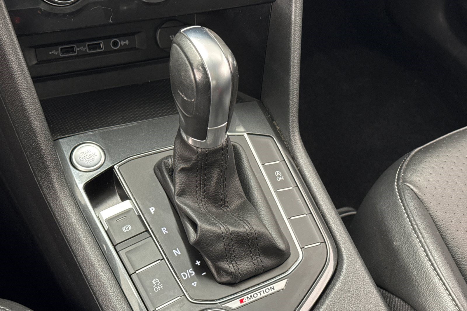 Used 2018 Volkswagen Tiguan SEL AWD/4WD image 18