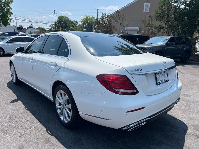 Used 2018 Mercedes-Benz E 300 4MATIC w/ Premium 2 Package (Q02) image 4