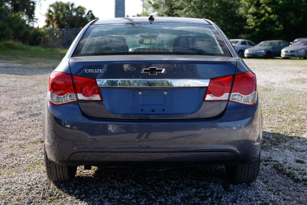 Used 2014 Chevrolet Cruze LS FWD image 9