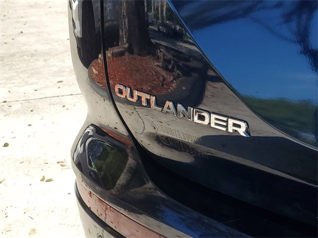 Used 2022 Mitsubishi Outlander SE image 9