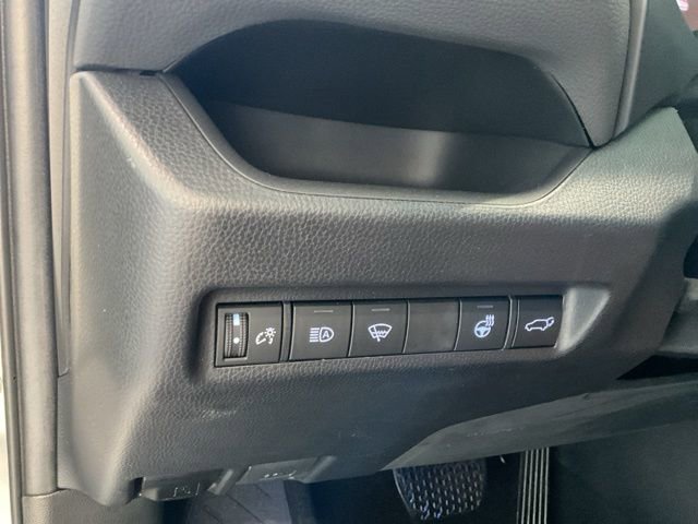 Used 2022 Toyota RAV4 XLE w/ Convenience Package image 9
