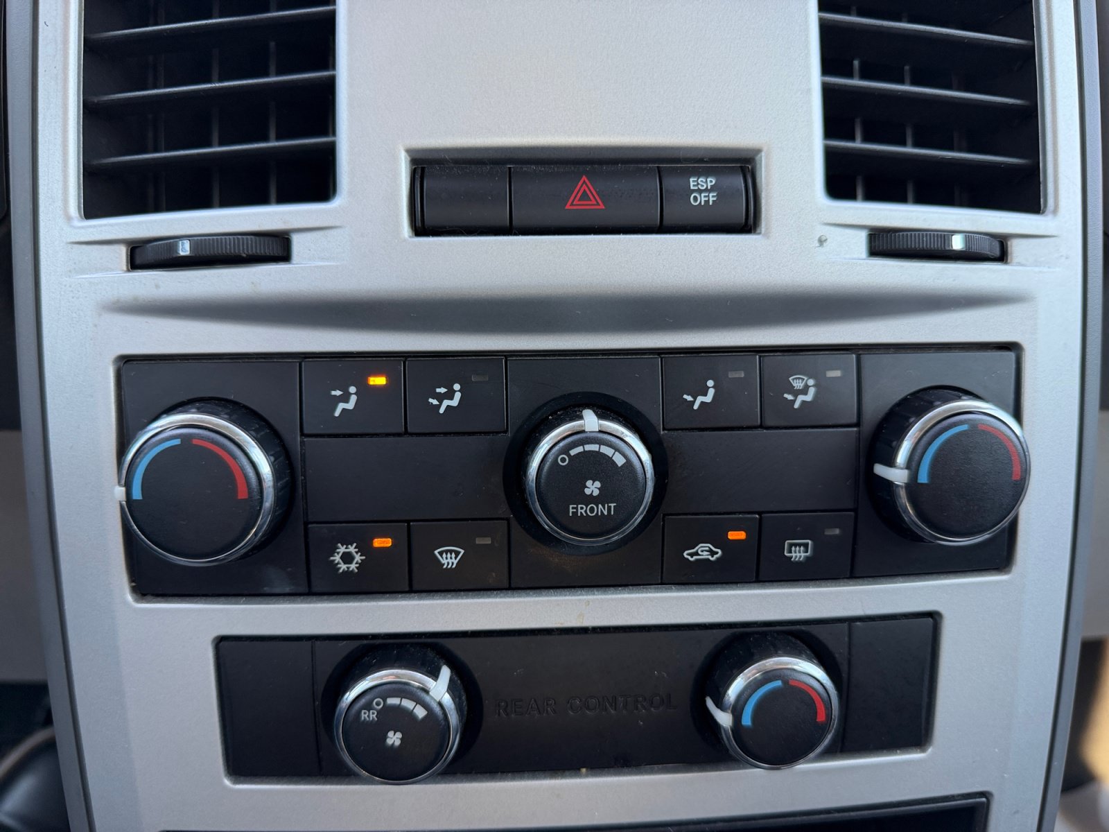 Used 2010 Chrysler Town & Country Touring FWD image 12