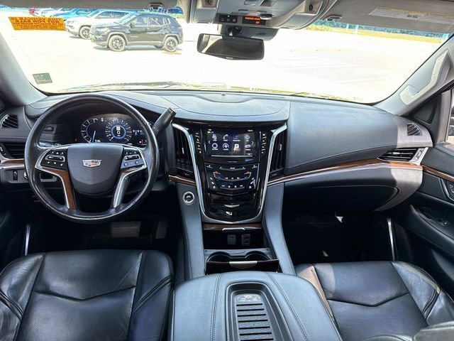 Used 2019 Cadillac Escalade Premium Luxury w/ Escalade Sport Edition image 15