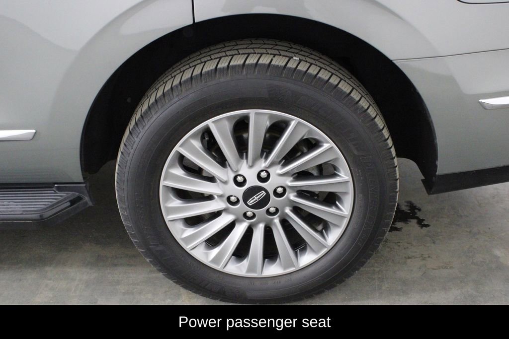 Used 2019 Lincoln Navigator Premiere AWD/4WD image 41