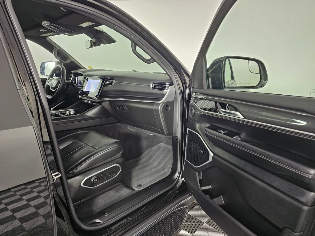 Used 2022 Jeep Wagoneer Series I AWD/4WD image 38