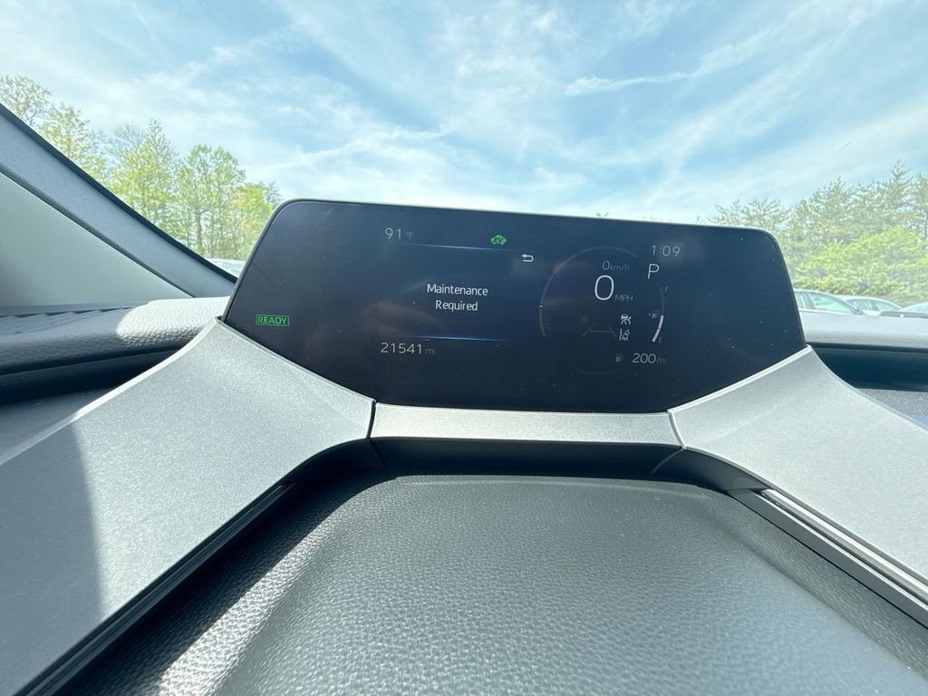 Used 2025 Toyota Prius XLE FWD image 10