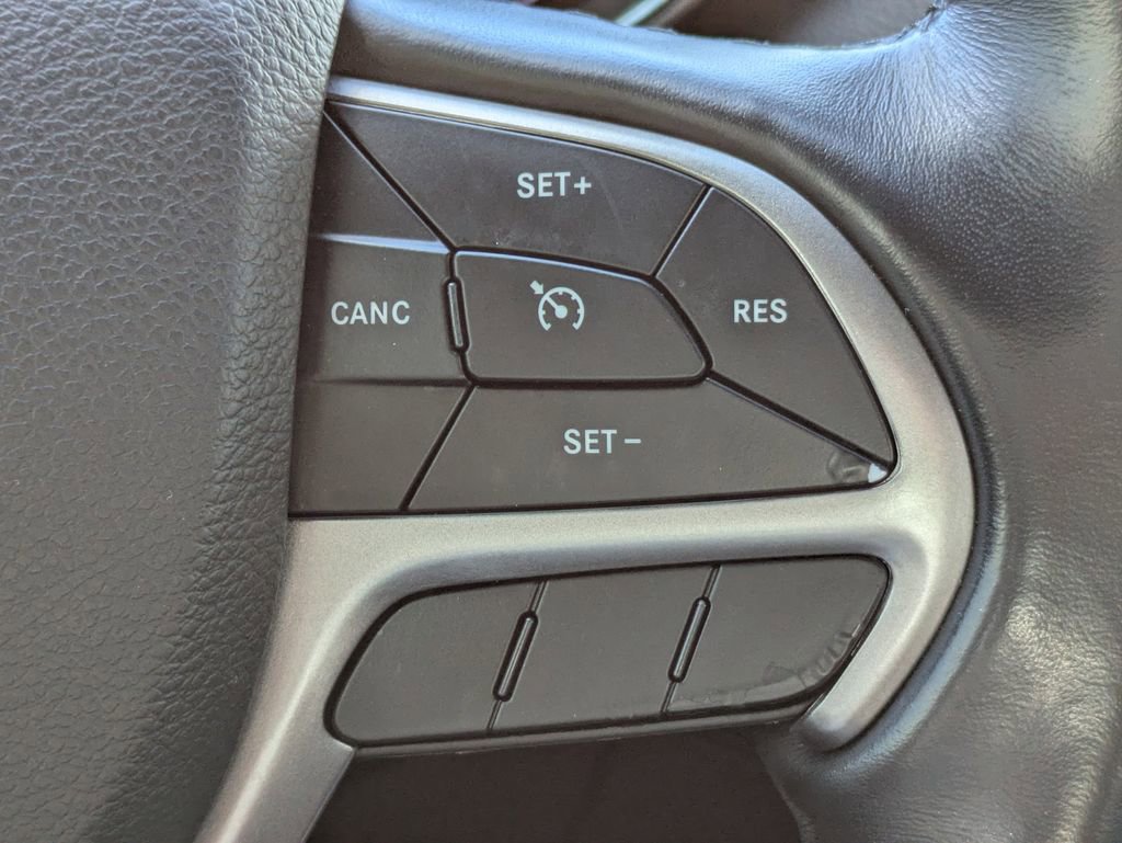 Used 2021 Jeep Grand Cherokee Laredo X image 25