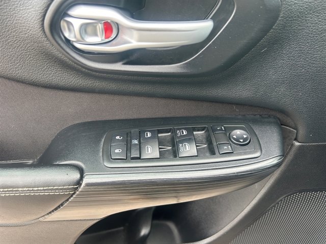 Used 2015 Jeep Cherokee Latitude w/ Cold Weather Group image 20