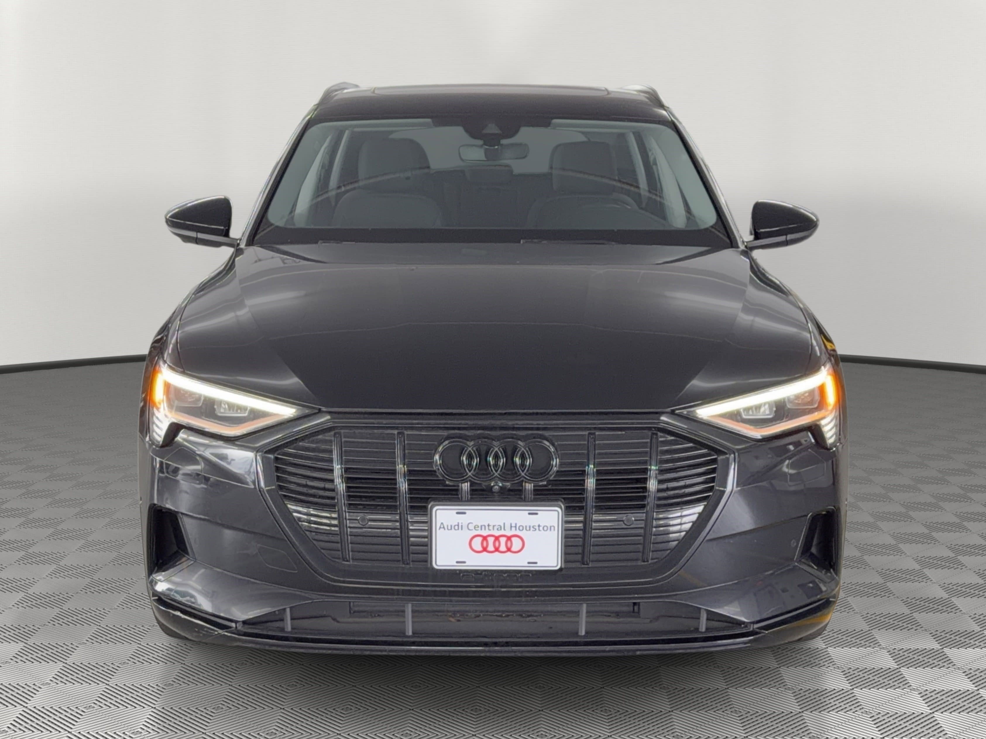 Used 2023 Audi e-tron Premium w/ Convenience Plus Package image 6