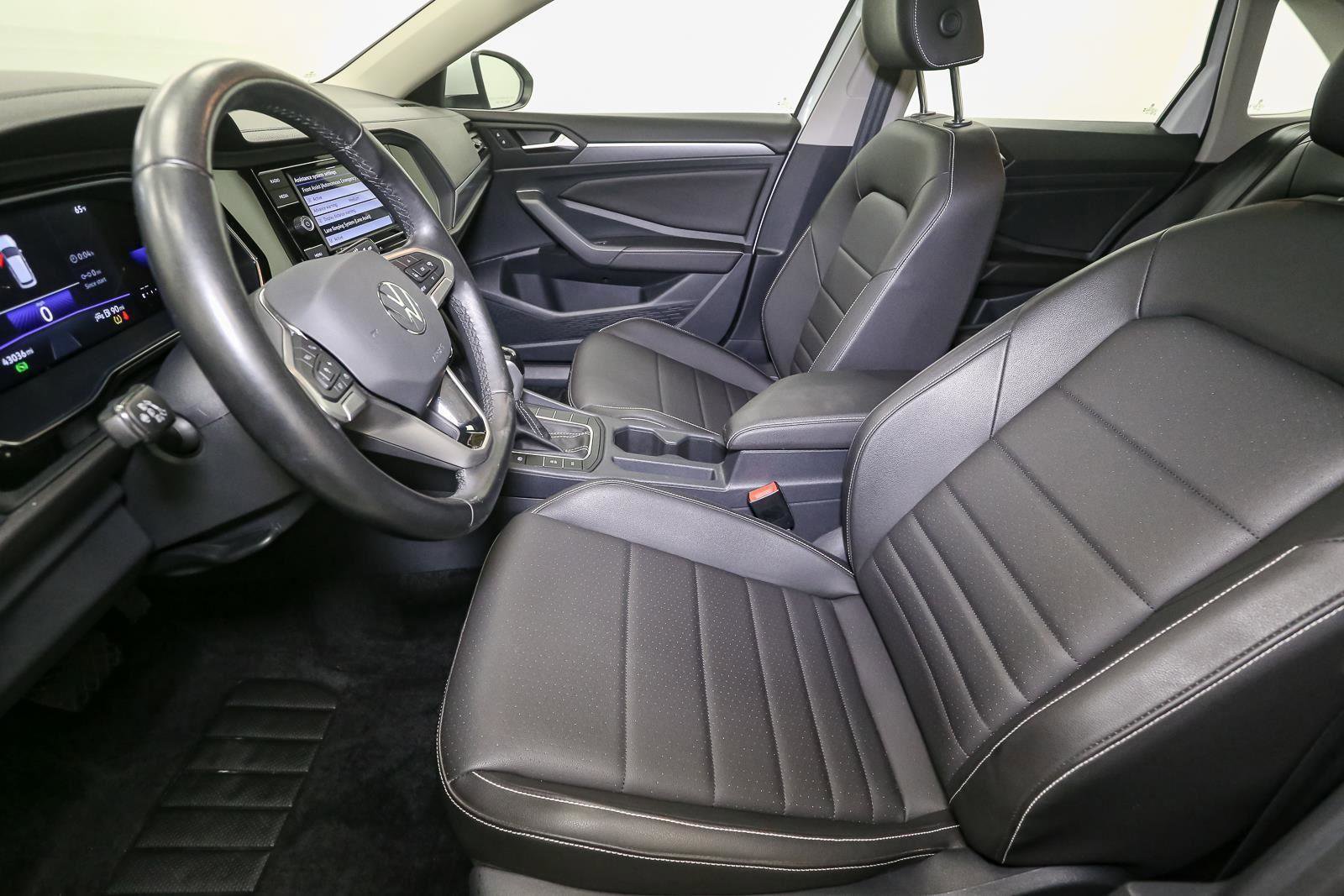 Used 2024 Volkswagen Jetta SE image 44