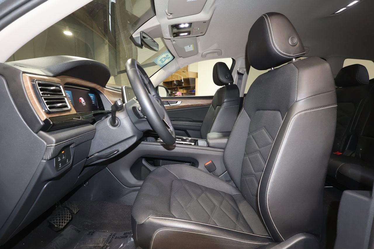 Used 2025 Volkswagen Atlas SE image 21