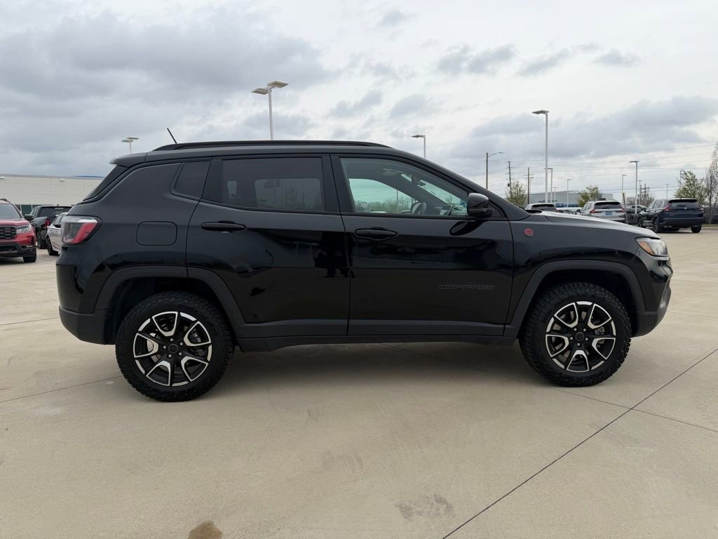 Used 2025 Jeep Compass Trailhawk AWD/4WD image 6