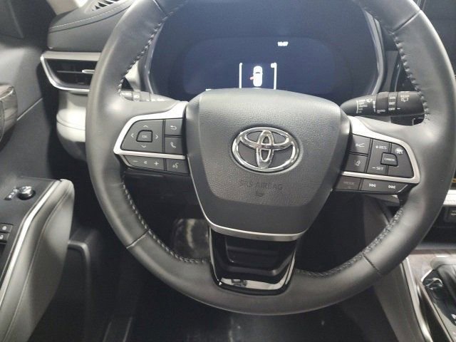 Used 2024 Toyota Highlander Platinum image 27
