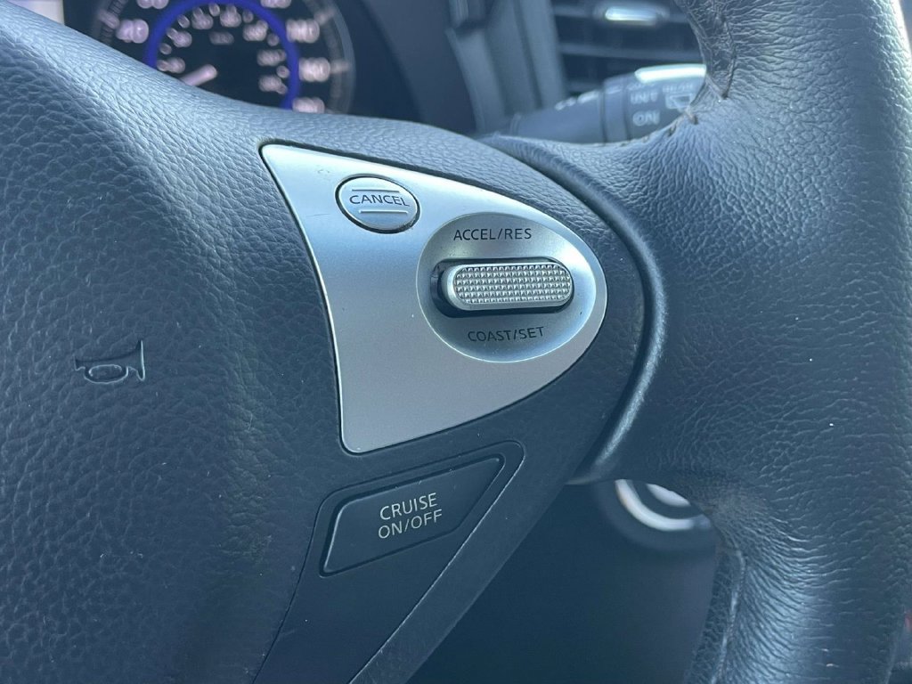 Used 2017 INFINITI QX70 AWD w/ Premium Package image 26